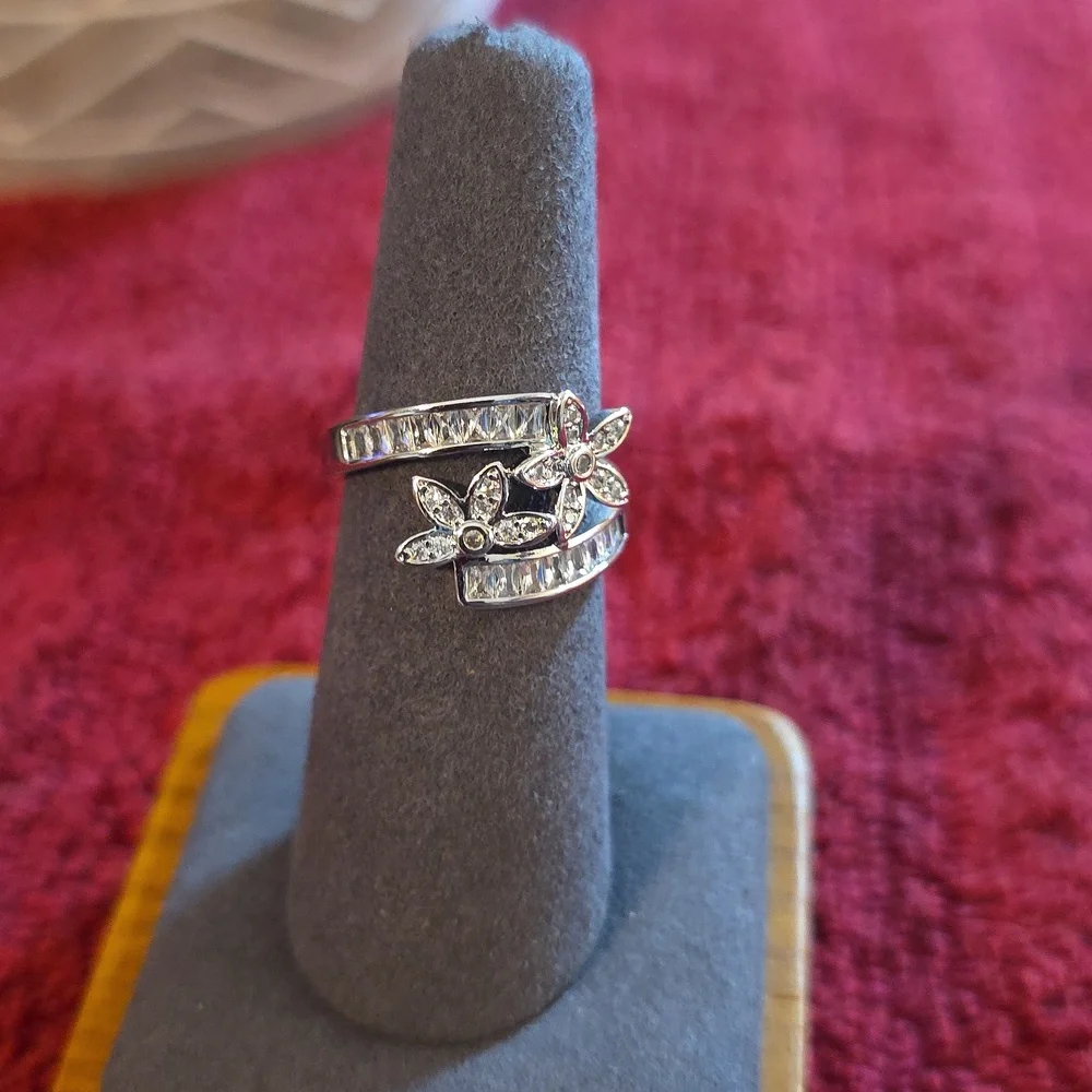 Personality Grace Silver Women's Ring - Picture 3 of 3